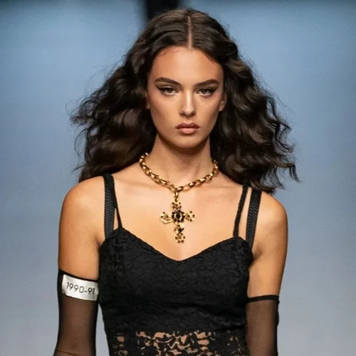 Το πλεκτό φόρεμα της H&M που θα βρίσκαμε στην γκαρνταρόμπα μίας αυθεντικής Ιταλίδας