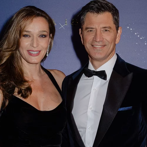 Κάτια Ζυγούλη | Η εντυπωσιακή εμφάνιση με βελούδινο φόρεμα στο πλευρό του Σάκη Ρουβά