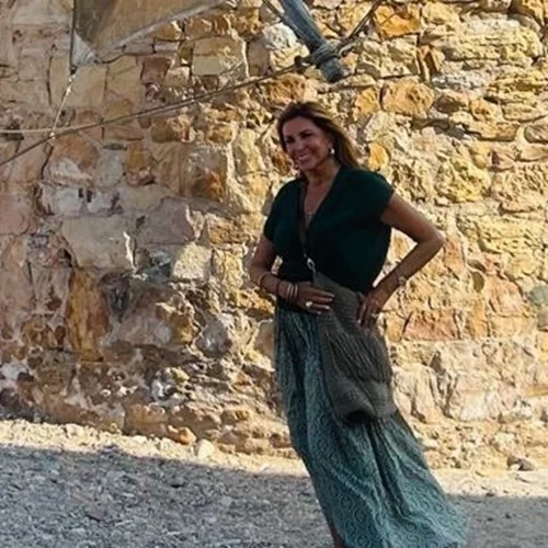 Μιμή Ντενίση | Με κοντό μαύρο σορτς στο Φεστιβάλ Βορείου Αιγαίου