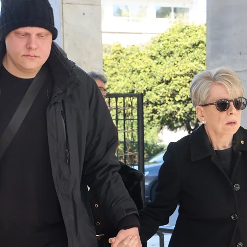 Έλενα Ακρίτα | Η σπάνια δημόσια εμφάνιση με τον γιο της, Παύλο Αρζόγλου