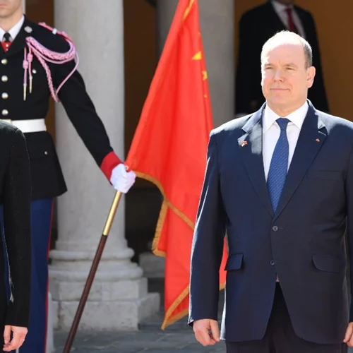 "Η σχέση τους είναι πολύ κακή": Eιδικός στη γλώσσα του σώματος αναλύει τις φωτό Αλβέρτου και Σαρλίν