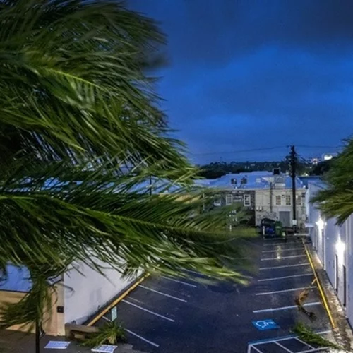 Ο Μίλτον υποβαθμίστηκε σε κυκλώνα κατηγορίας 1 - Καταστροφές, διακοπές ρεύματος στη Φλόριντα