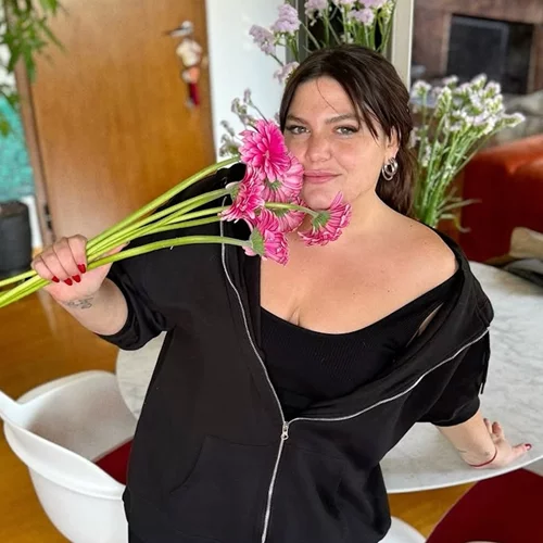 Δανάη Μπάρκα | Το lip combo που χρησιμοποιεί είναι απόλυτη πρόταση για να αναδείξεις τα χείλη σου σε ένα πρωινό μακιγιάζ