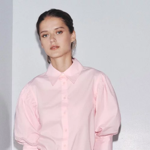 Το girly πουκάμισο με έκπτωση από τη Zara που ταιριάζει τέλεια με τζιν παντελόνια