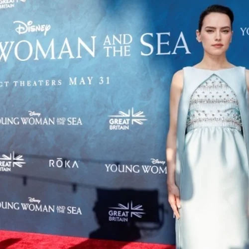 Η πρωτοπόρος κολυμβήτρια της Μάγχης τιμάται στην ταινία "Young Woman and the Sea"