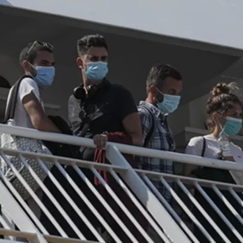 Τέλος οι μάσκες από σήμερα | Πού θα παραμείνουν υποχρεωτικές - Πώς θα ταξιδεύουμε το καλοκαίρι