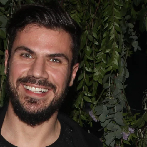 Άκης Πετρετζίκης | Λίγο πριν γίνει πατέρας, εύχεται σε όλους τους μπαμπάδες με ένα ανατρεπτικό βίντεο