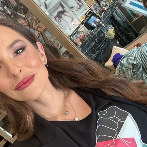 Εριέττα Κούρκουλου Λάτση | Το σπάνιο στιγμιότυπο με τον μικρό Νίκο στη θάλασσα