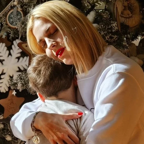 Baby Boom | Η Μαντώ Γαστέρατου ανακοίνωσε τον ερχομό δύο νέων μελών στην οικογένειά της