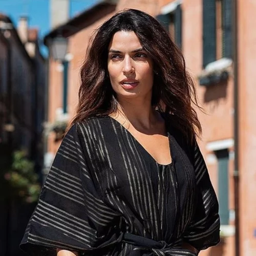 Τα κολάν δεν είναι μόνο για το γυμναστήριο | Η Τόνια Σωτηροπούλου δημιούργησε το πιο κομψό casual look που μπορείς να αντιγράψεις