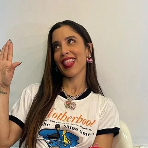 Άγνώριστη η Μαρίνα Σάττι με κατακόκκινα μαλλιά