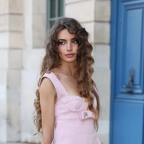 Το DIY (και πανεύκολο) hack με τη βαζελίνη που θα σε κάνει να μυρίζεις όμορφα όλη μέρα