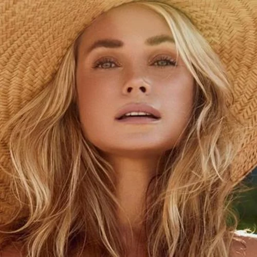 Για πρώτη φορά μοντέλο αναδεικνύει την καισαρική του τομή στις σελίδες του Sport Illustrated