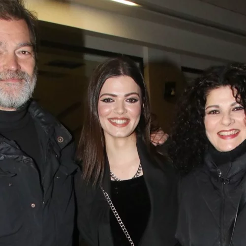 Τζένη Καζάκου | Οι γονείς της στο πλευρό της στην κινηματογραφική της πρεμιέρα