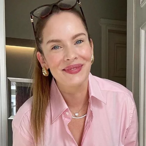 Ανίτα Μπραντ | Προσπαθεί να δουλέψει από το σπίτι αλλά οι γιοι της δεν την αφήνουν