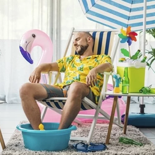 "Staycation" -Ένας glossy όρος για μια ζοφερή πραγματικότητα | Το γεγονός πως δεν μπορούμε πια να πάμε διακοπές