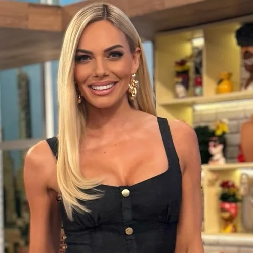 Η Ιωάννα Μαλέσκου με το denim Zara φόρεμα που είχε βάλει και η Τζένη Μελιτά | Είναι ιδανικό για την εποχή