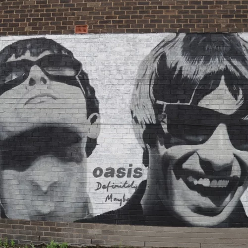 Φρενίτιδα για την αγορά ενός εισιτηρίου για την περιοδεία επανένωσης των Oasis