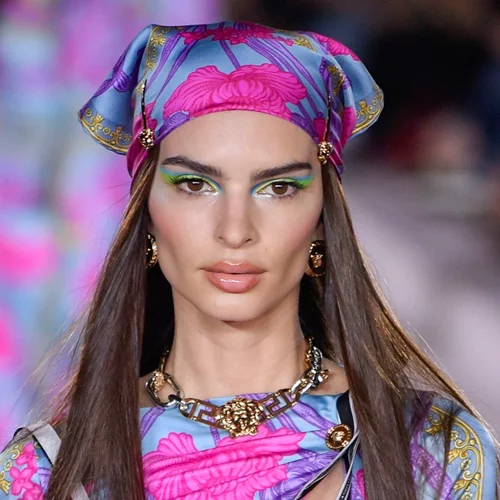 Τα αξεσουάρ μαλλιών στα οποία επενδύουν τώρα όλες οι fashionistas