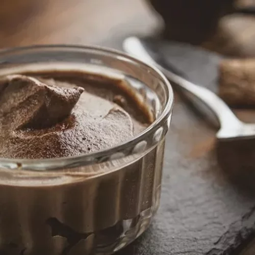 Βελούδινη μους σοκολάτας με μόνο 1 υλικό