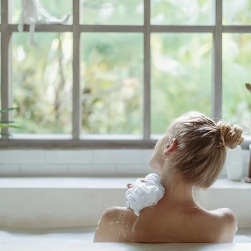 10 απολαυστικά αφρόλουτρα για να μοσχοβολάς καθαριότητα και φρεσκάδα όλη μέρα