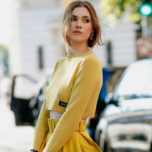 Τα πιο μοντέρνα looks που μπορείς να δημιουργήσεις με μια μίντι φούστα