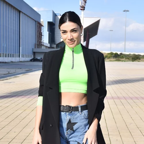 Η Ήβη Αδάμου έφερε το street style στους δρόμους της Αθήνας