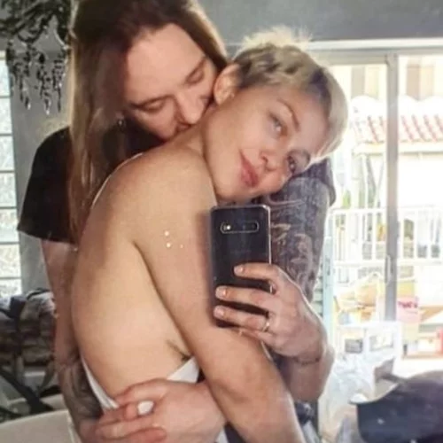 Πηνελόπη Αναστασοπούλου - Φώτης Μπερνάντο | Μετακόμισαν σε νέο σπίτι - Η ανακοίνωση στο Instagram