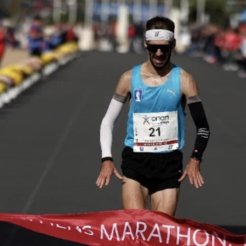 42ος Αυθεντικός Μαραθώνιος | Πρώτοι στο Καλλιμάρμαρο ο Παναγιώτης Καραΐσκος και η Ματίνα Νούλα