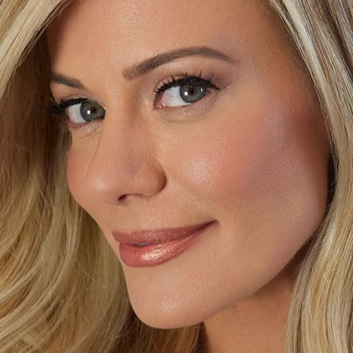 Η Ζέτα Μακρυπούλια έχει γενέθλια και "ρίχνει" το Instagram, ποζάροντας με το μαγιό της