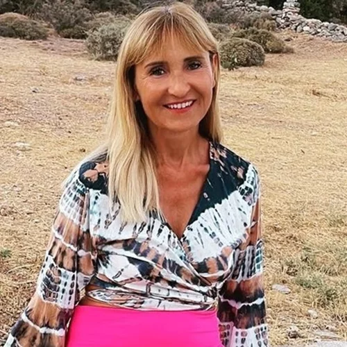 Η Μάρα Ζαχαρέα στη Μύκονο | Η άκρως καλοκαιρινή πόζα με καφτάνι