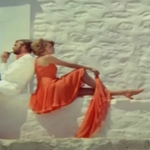 "Τόσα καλοκαίρια" | Το πρώτο ελληνικό τραγούδι που έγινε βίντεο κλιπ με φόντο τα ειδυλλιακά τοπία της Ύδρας