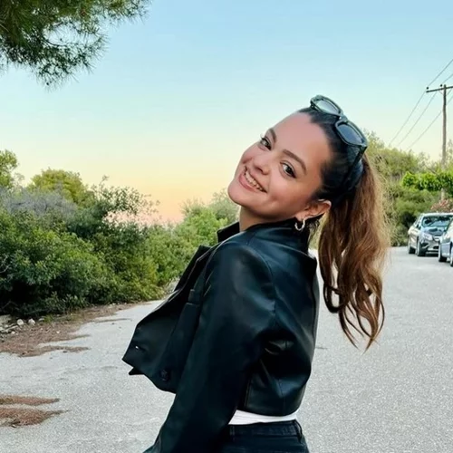 Η Μαριτίνα Ντενίση παρανυφάκι στον γάμο της Νάνσυς Ζαμπέτογλου και του Νάσου Γαλακτερού