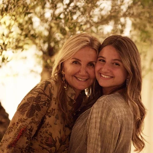 Η Δάφνη Μητσοτάκη φόρεσε τη μεγαλύτερη τάση στα παπούτσια του καλοκαιριού