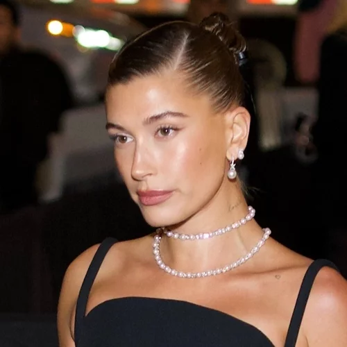 H Hailey Bieber με "mermaid eyes", την πιο δημοφιλή τάση μακιγιάζ του φετινού καλοκαιριού