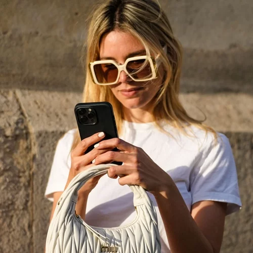 Almond milk nails | Η "ακριβή" τάση νυχιών που έχει ήδη αντικαταστήσει τα "milk bath nails"