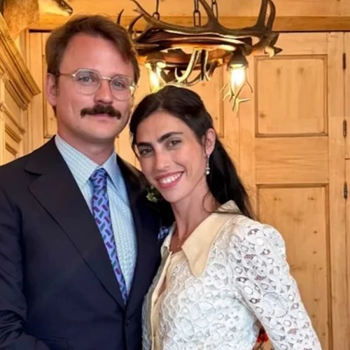 Νικόλας Νιάρχος & Malù dalla Piccola | Παντρεύτηκαν στη Σπετσοπούλα - Η πρώτη φωτογραφία του γάμου