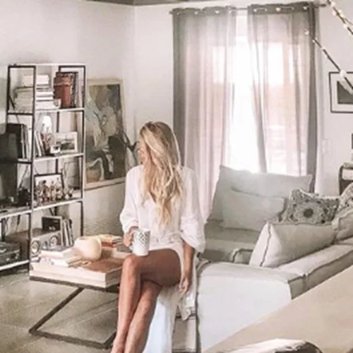 5 σαλόνια από σπίτια Ελληνίδων celebrities που είναι σαν να ξεπήδησαν από deco περιοδικό