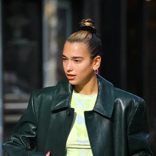 Η Dua Lipa με 60s makeup look που θα εμπνεύσει το βραδινό μακιγιάζ σου