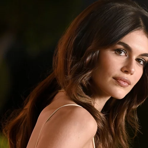 Αυτή η καφέ mascara κοστίζει 6,95 € και θα σου χαρίσει τη φυσικότητα που αναζητάς στο καθημερινό μακιγιάζ σου