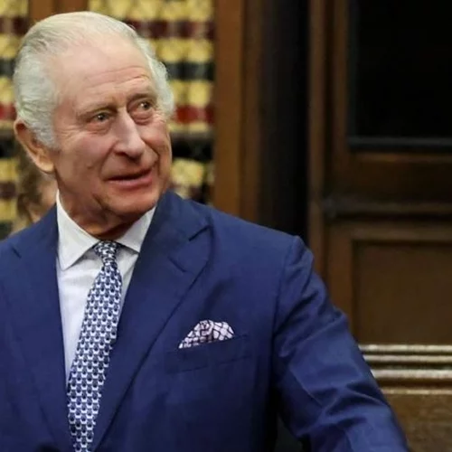 Χαμογελαστός ο βασιλιάς Κάρολος στις πρώτες φωτογραφίες μετά τη διάγνωσή του - Είχε συναντηθεί μόλις με τον Χάρι