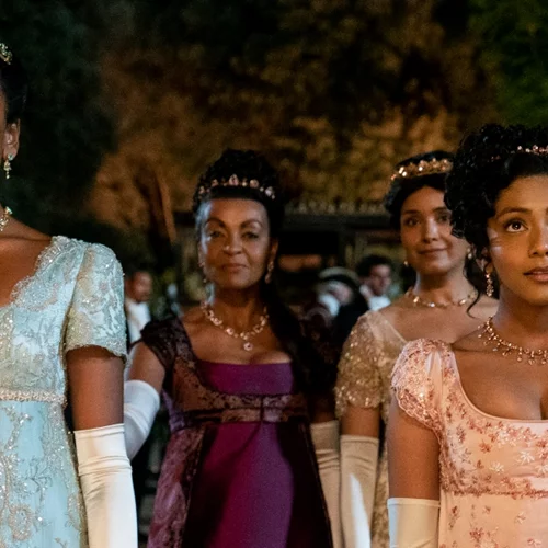 10 κομμάτια από τη νέα συλλογή της Stradivarius που θα σε κάνουν να νιώθεις σαν πρωταγωνίστρια του Bridgerton