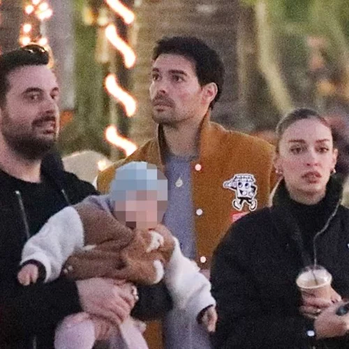 Ελένη Φουρέιρα & Αλμπέρτο Μποτία | Ο Ερμής τους παίζει μπροστά από το δέντρο