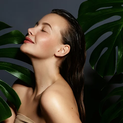 Έχεις λεπτά μαλλιά χωρίς όγκο; Πώς να χρησιμοποιήσεις το νερό καρύδας για να τα μεταμορφώσεις