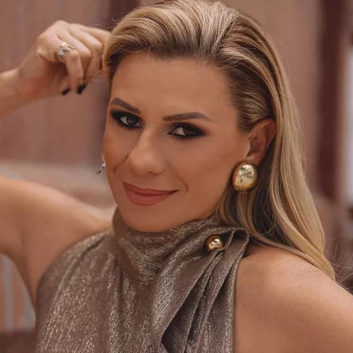 Η Κατερίνα Καραβάτου φωτογραφίζει την Αέλια Κατσούλη αγκαλιά με τη Μαρίνα Σάττι