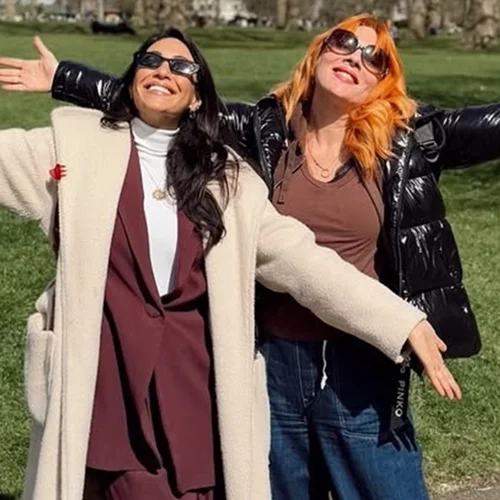 Ευγενία Σαμαρά & Σμαράγδα Καρύδη με το ίδιο φόρεμα από ελληνικό brand