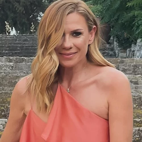 Κατερίνα Καραβάτου | To serum με υαλουρονικό που επιλέγει για σφριγηλή και ενυδατωμένη επιδερμίδα