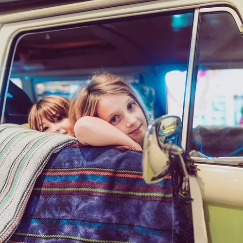 Μέλι στην πιπίλα; Τα λάθη των παππούδων που σοκάρουν τους νέους γονείς