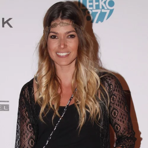 Φεστιβάλ Βενετίας  | Η εμφάνιση με αέρα Hollywood της Βάσιας Κωσταρά στο κόκκινο χαλί