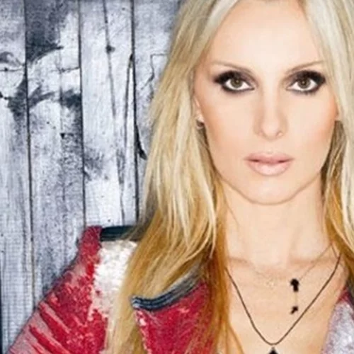 Πραγματικά αγνώριστη | Η Πέγκυ Ζήνα σε σειρά της ΕΡΤ στα 18 της